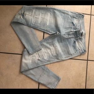 NWOT Distressed skinny jeans